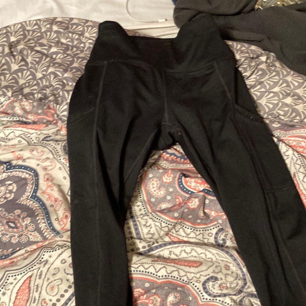 black leggings with pockets
